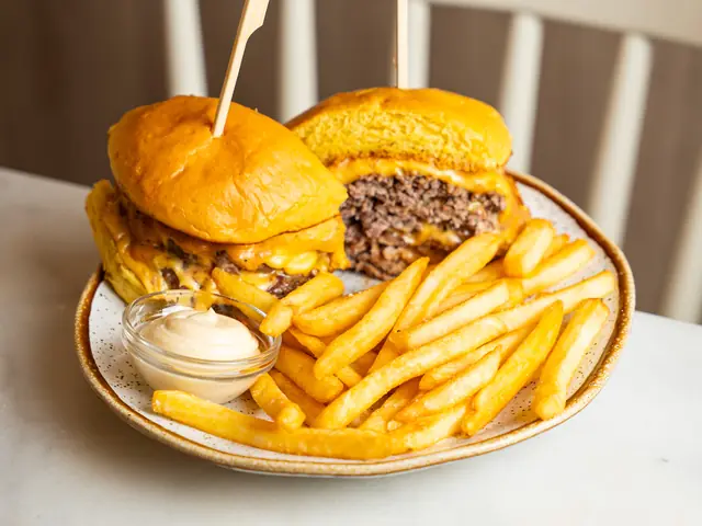 Photo: Double Cheeseburger